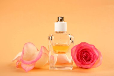 Çiçekli parfüm şişesi 