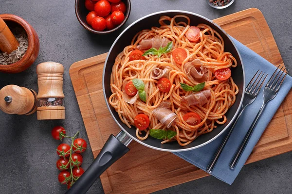 Espaguetis con salsa amatriciana — Foto de Stock