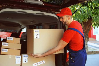 Teslimat adam boşaltma parsel