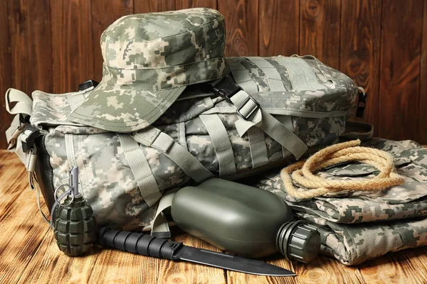 Conjunto de roupa militar — Fotografia de Stock