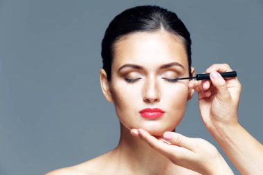 Kız kozmetik uygulama