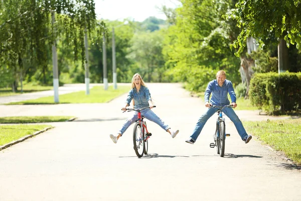Çift binicilik bisiklet — Stok fotoğraf