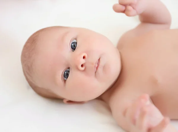 Bonito bebê menina — Fotografia de Stock