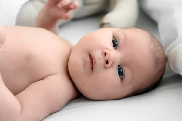 Schattig baby meisje — Stockfoto