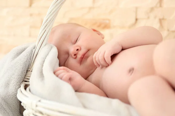 Schattig slapende babymeisje — Stockfoto