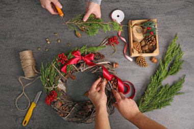 Dekoratif çelenk yapma