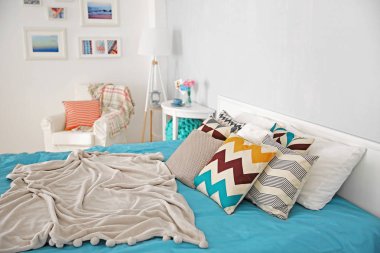 Modern yatak odasının içi