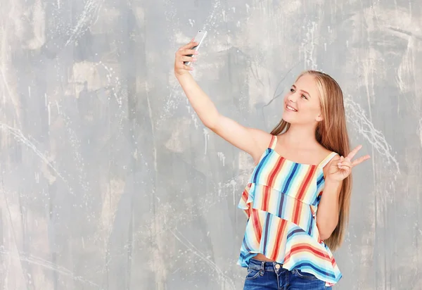 Dziewczyna przy selfie — Zdjęcie stockowe