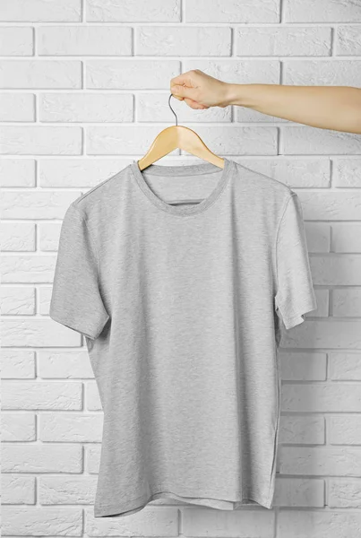 T-shirt grigia bianca — Foto Stock