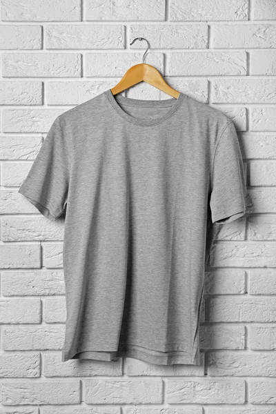 T-shirt cinzenta em branco — Fotografia de Stock