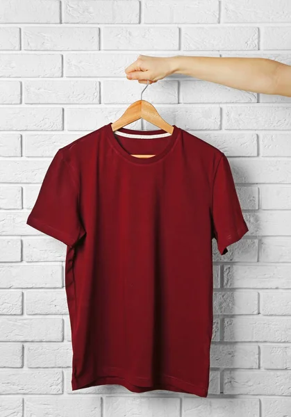 Puste maroon t-shirt — Zdjęcie stockowe
