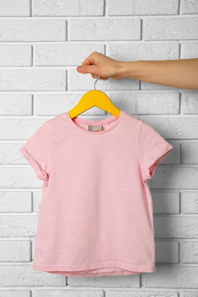 Lege roze t-shirt — Stockfoto