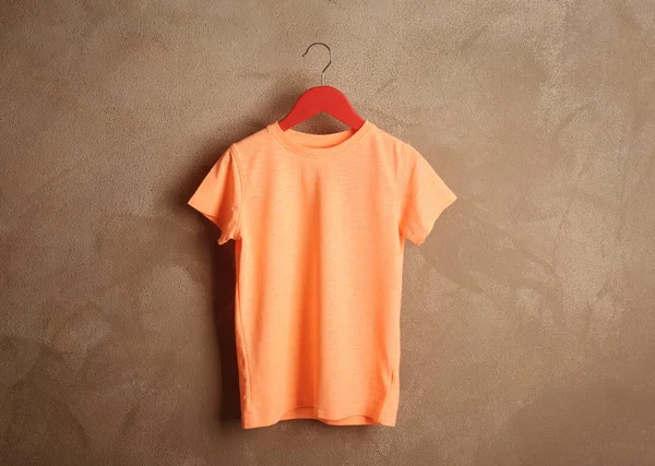 T-shirt laranja em branco — Fotografia de Stock