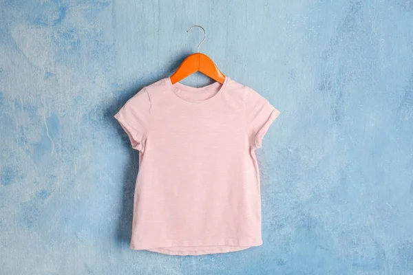 T-shirt bianca rosa — Foto Stock