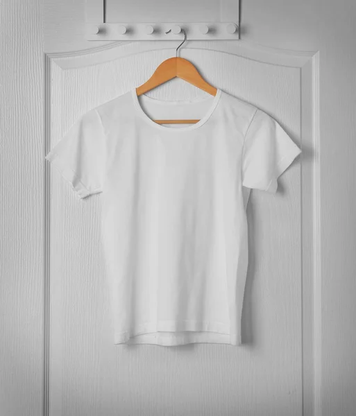 T-shirt branca em branco — Fotografia de Stock