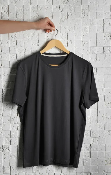 Leeg grijs t-shirt — Stockfoto