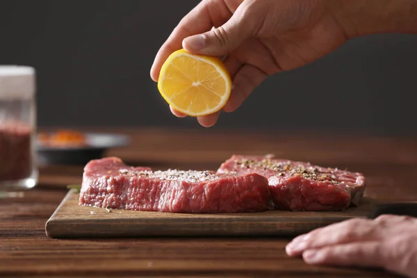 Butcher cooking pork meat — Stock Photo, Image