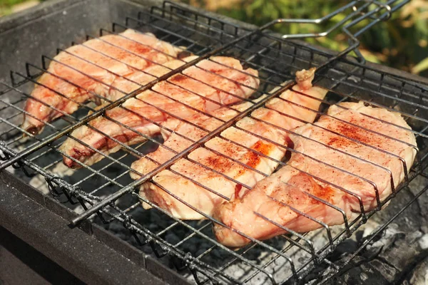 Raw steak on grill — Stock Photo, Image