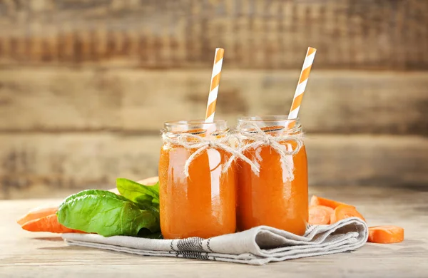Jars with carrot smoothie — Stock Photo, Image