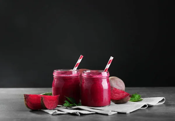 Smoothie aux betteraves et légumes frais — Photo