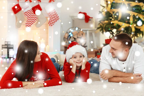 Familia Feliz Habitación Decorada Para Navidad Concepto Celebración Navidad Efecto —  Fotos de Stock