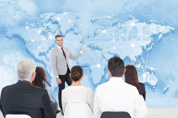 Geschäftsleute Die Sich Konferenzraum Treffen Weltkarte Hintergrund Geschäftskonzept — Stockfoto