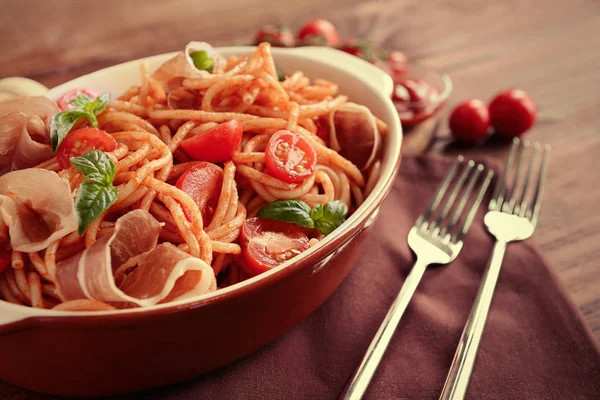 Spaghetti con salsa amatriciana — Foto Stock