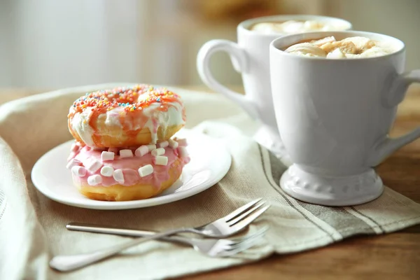 Plate with delicious doughnuts — Stock Photo, Image