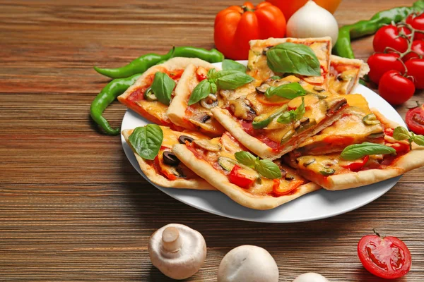 Deliciosas rebanadas de pizza — Foto de Stock