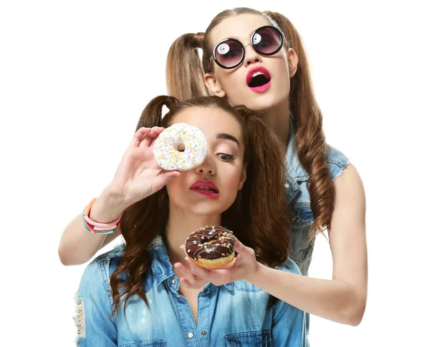 Women with tasty donuts — Stockfoto