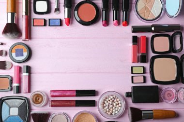 Dekoratif kozmetik kümesi