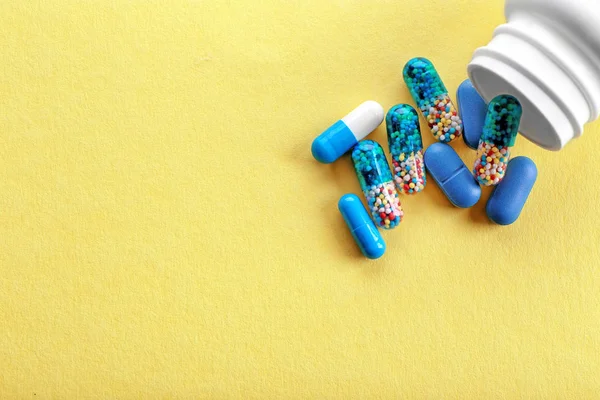 Montón de pastillas azules — Foto de Stock