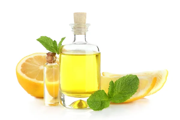 Спа-композиція з ефірною олією лимона — стокове фото