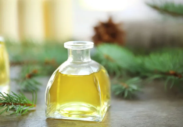 Fles van pine etherische olie — Stockfoto
