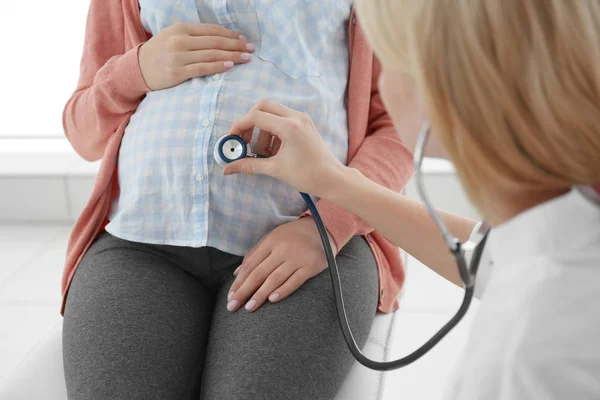 Examen de la femme enceinte — Photo