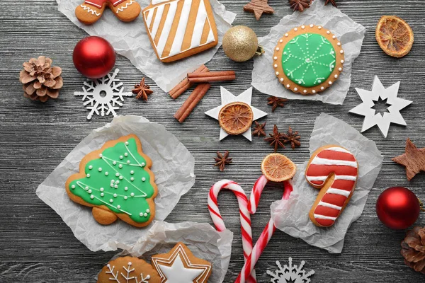 Složení sušenek a vánoční výzdoba — Stock fotografie