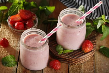 enfes çilekli milkshake