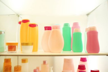 Kozmetik ürünleri ile stand