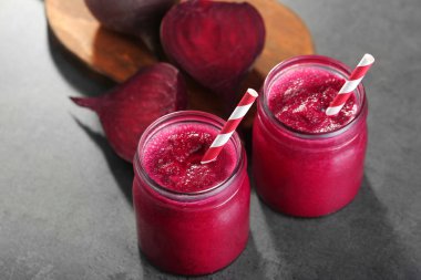 Pancar güler yüzlü ve taze sebze