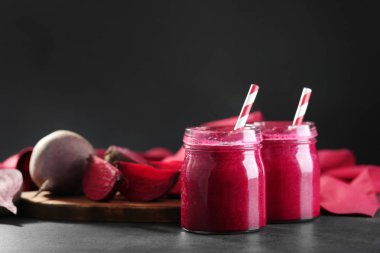 Pancar güler yüzlü ve taze sebze