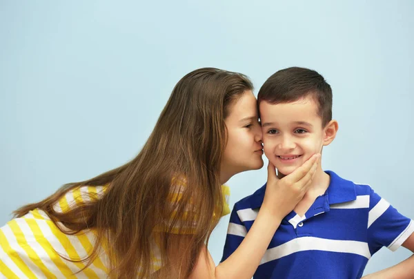 Broer Zus Kleur Achtergrond — Stockfoto