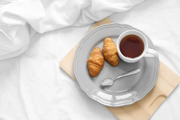 Tasse de thé et croissants — Photo