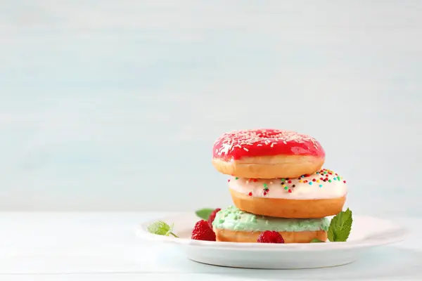 맛있는 도넛 더미 — 스톡 사진
