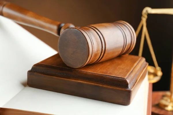 Gavel on book, closeup — Stock Photo, Image