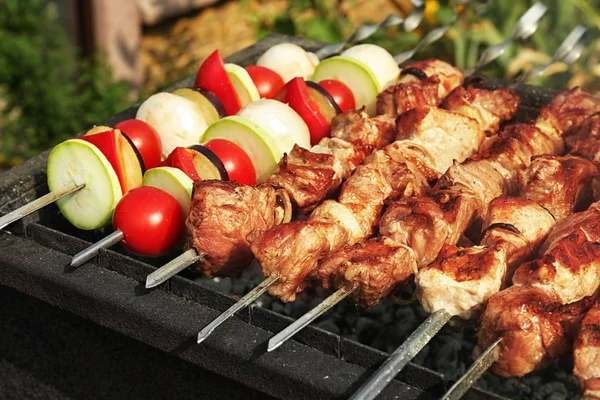 Barbecue fresco e gustoso — Foto Stock