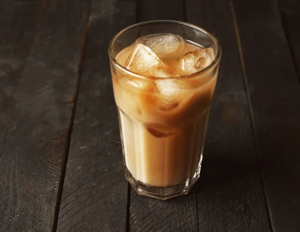 Kaffee mit Sahne und Eis — Stockfoto