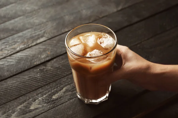 Стакан кофе со льдом — стоковое фото