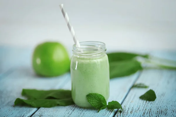 Leckerer Apfel-Milchshake — Stockfoto