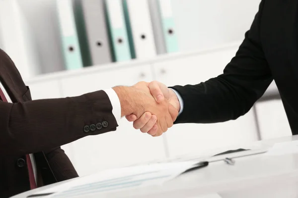 Business people shaking hands — Stock Photo, Image