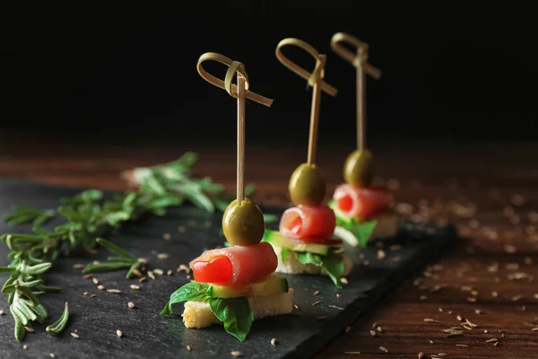 Conjunto de deliciosos canapés —  Fotos de Stock